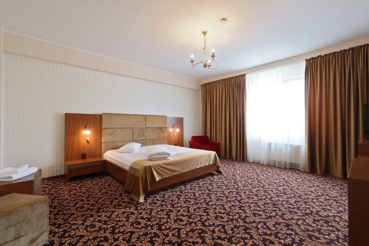 Hotel Impero Oradea Bagian luar foto
